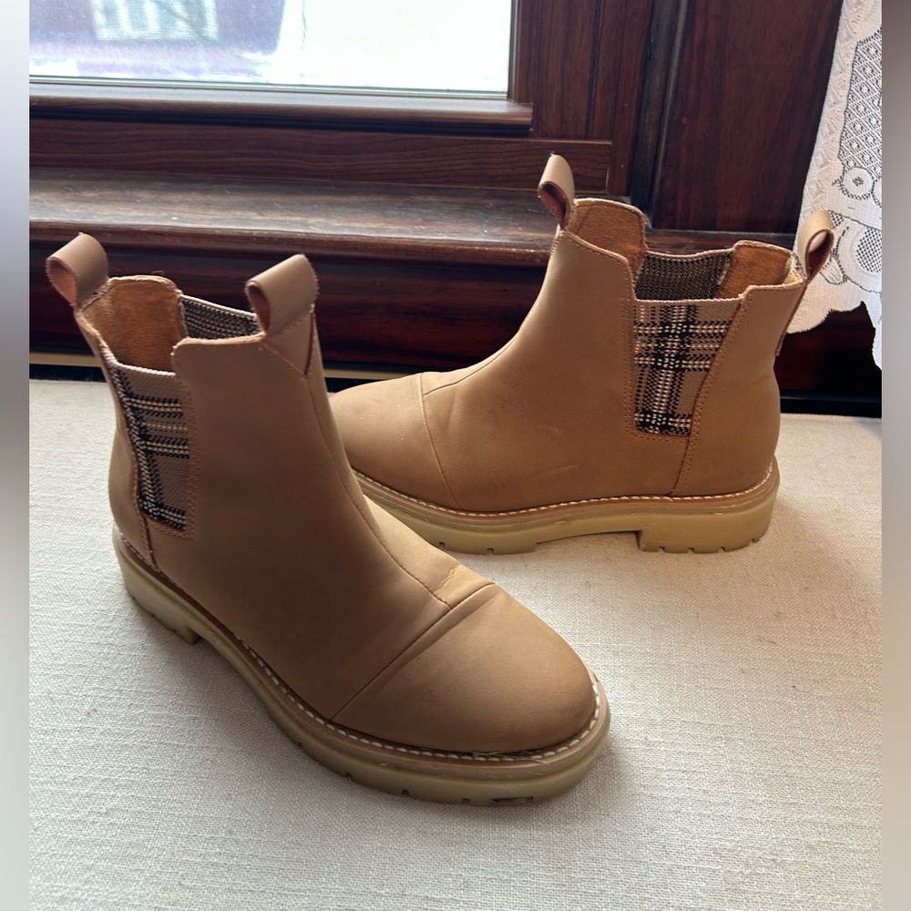 Toms Skylar Chelsea Boots